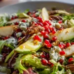 Festlicher Granatapfel Weihnachtssalat – Honig-Senf-Traum!