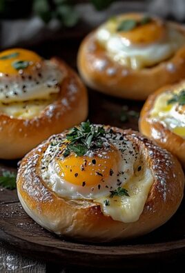Gefüllte Frühstücksbrötchen mit Ei und Käse – im Ofen gebacken