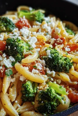 Schupfnudelpfanne mit Brokkoli, Feta und Tomaten